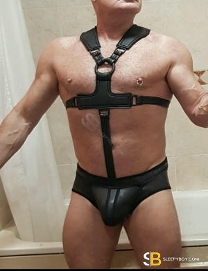 Gay Escort Matt 49yr - trios