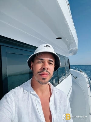 Bisexual Escort Lucas Hide 26yr - licking