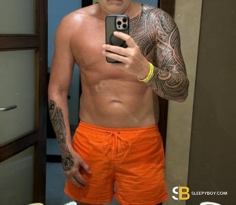 Bisexual Escort Hugh 49yr - licking