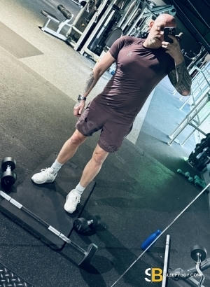 Bisexual Escort Hugh 49yr - blowjob