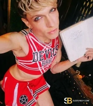 Gay Escort Jake Lust : Blonde Emo Twunk 27yr - pnp