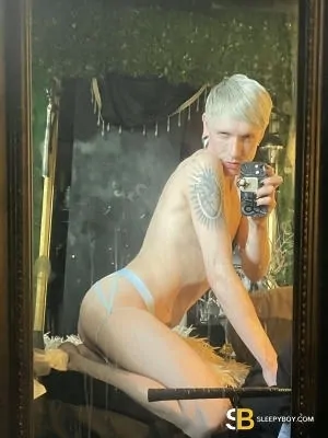Gay Escort Jake Lust : Blonde Emo Twunk 27yr - shaving