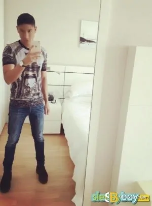 Gay Escort Middle Eastern Prince 21yr - masseur