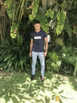 Gay Escort Middle Eastern Prince 21yr - masseur
