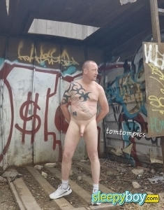 male escort Leeds Tomtom