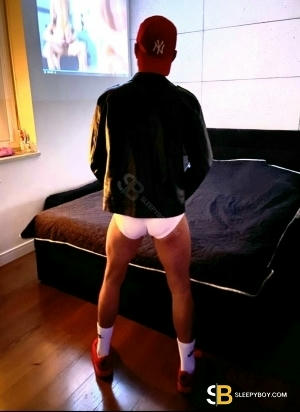 Escort Pig Master Boy - Alan 24yr - massage