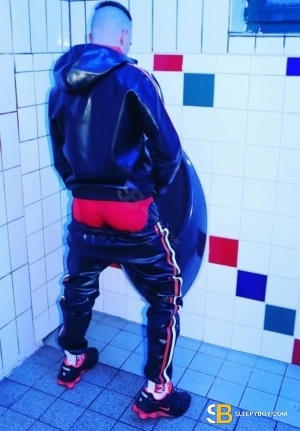 Escort Pig Master Boy - Alan 24yr - massage