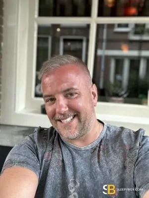 Gay Escort Bottom Boi & Sucker ! 44yr - trios