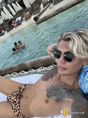Gay Escort British Ryo 21yr - hotel dates