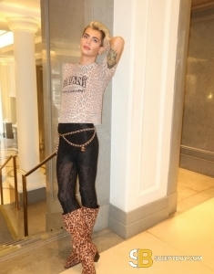 male rent boy London British Ryo