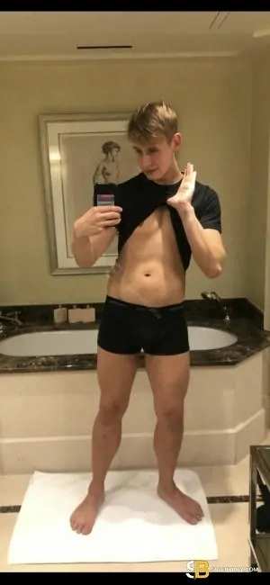 Gay Escort Finn 22yr - licking