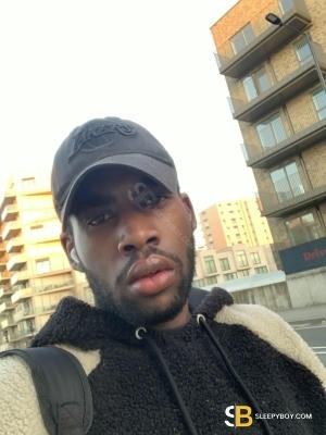 Gay Escort Antoine 25yr - shaving