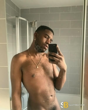 Gay Escort Antoine 25yr - exhibitionism