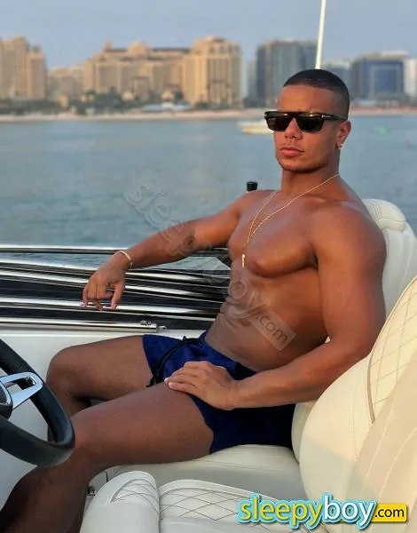 male rent boy London Fernando  Ferraz