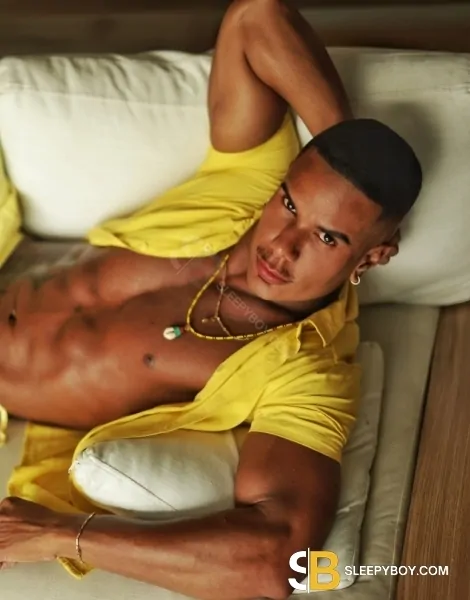 male rent boy London Fernando  Ferraz