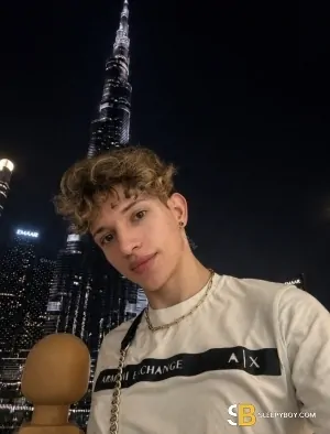 Gay Escort Derick 26yr - blowjob