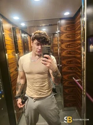 Bisexual Escort Vince Br 25yr - shaving
