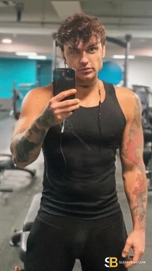 Bisexual Escort Vince Br 25yr - shaving