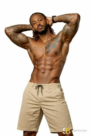 Bisexual Escort Bigboyderek 31yr - cum on face