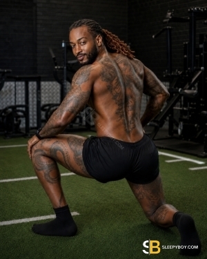 Bisexual Escort Bigboyderek 31yr - gangbang
