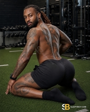 Bisexual Escort Bigboyderek 31yr - gangbang