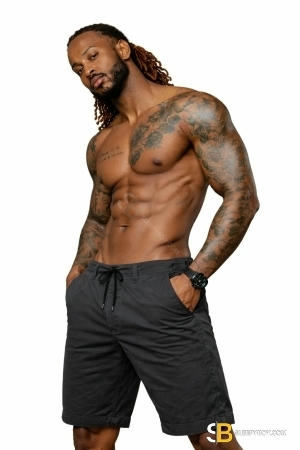 Bisexual Escort Bigboyderek 31yr - trio m/m