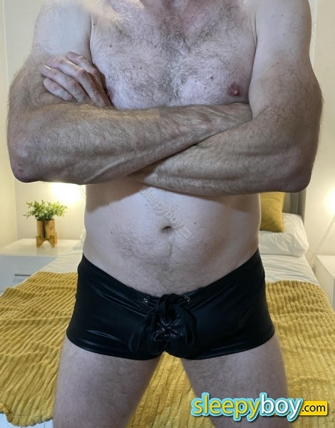 male escort London Simon Englishxl 8.5 And Thick!