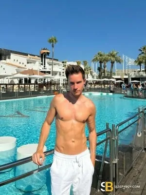 Gay Escort Laurent 25yr - trios