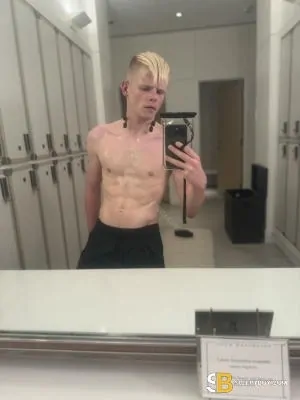Gay Escort Kay 23yr - blowjob