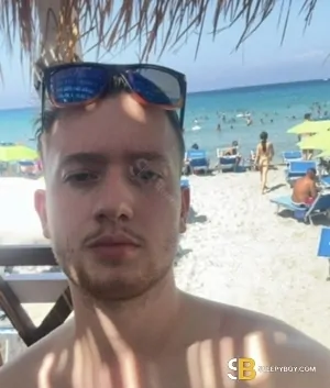 Bisexual Escort Daniel 22yr - licking