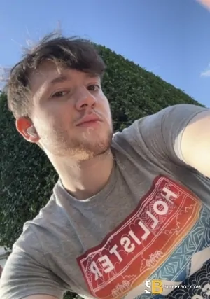 Bisexual Escort Daniel 22yr - licking