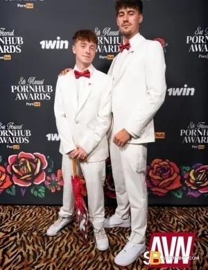 Gay Escort Kyle And Kam 21yr - double penetration