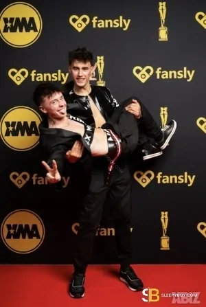 Gay Escort Kyle And Kam 21yr - double penetration
