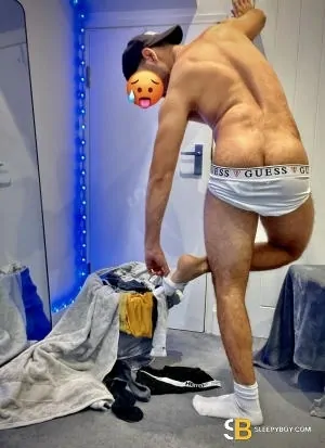 Gay Escort Leo 25yr - cum on body