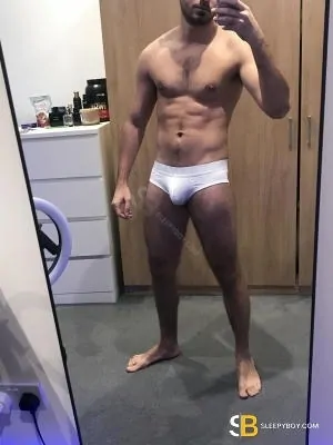 Gay Escort Leo 25yr - role