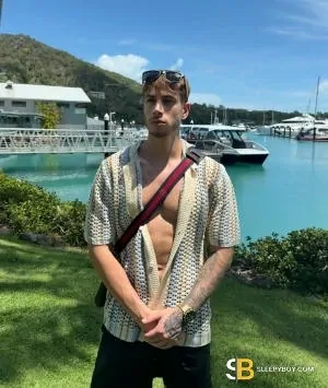 Bisexual Escort Justin 23yr - exhibitionist