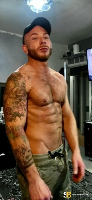 Gay Escort Eduardo 33yr - licking