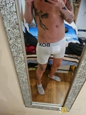 Gay Escort Lee 40yr - licking