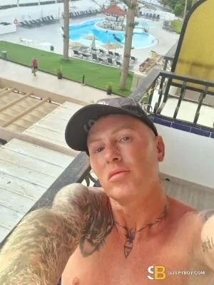 Gay Escort Lee 40yr - licking
