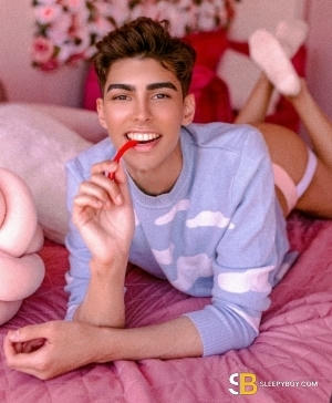 Gay Escort Lucca Twink 19yr - always safe sex