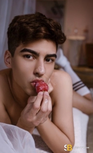 Gay Escort Lucca Twink 19yr - always safe sex