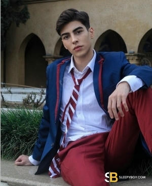 Gay Escort Lastdays Lucca Twink 19yr - trios