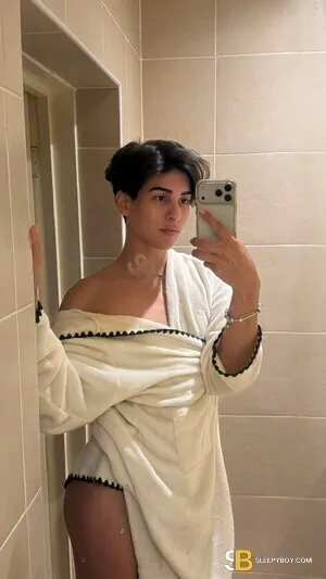 Gay Escort Lucca Twink 22yr - blowjob