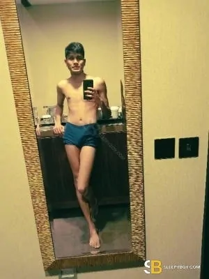 Gay Escort Tarun 26yr - licking