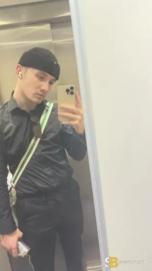 Bisexual Escort Tommy 22yr - licking