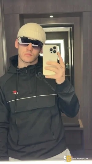 Bisexual Escort Tommy 22yr - licking