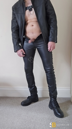 Gay Escort Adam 27yr - trios