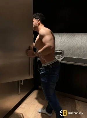 Bisexual Escort Luiz Carvalho 29yr - gangbang