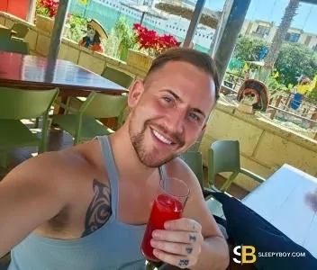 Gay Escort Karl James 33yr - trios