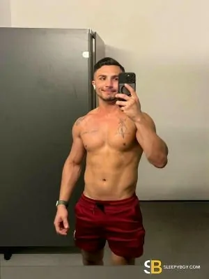 Gay Escort Allan Pierre 27yr - licking